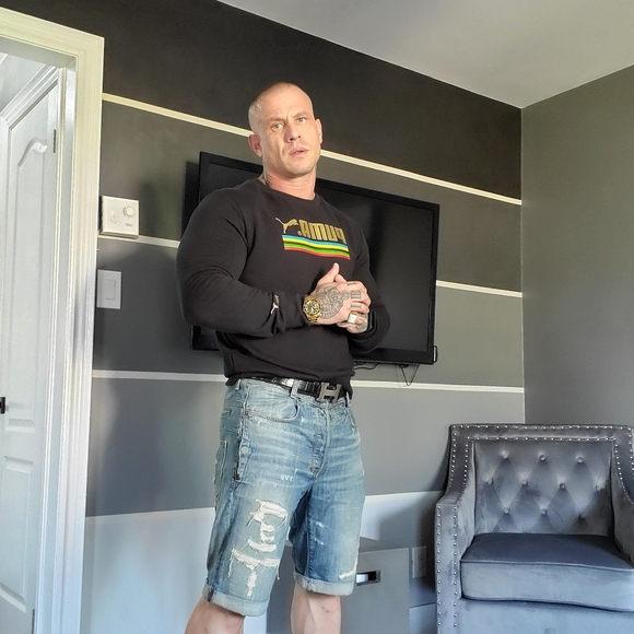 Puma Black and Gold Crewneck Men's M - Picture 1 of 7